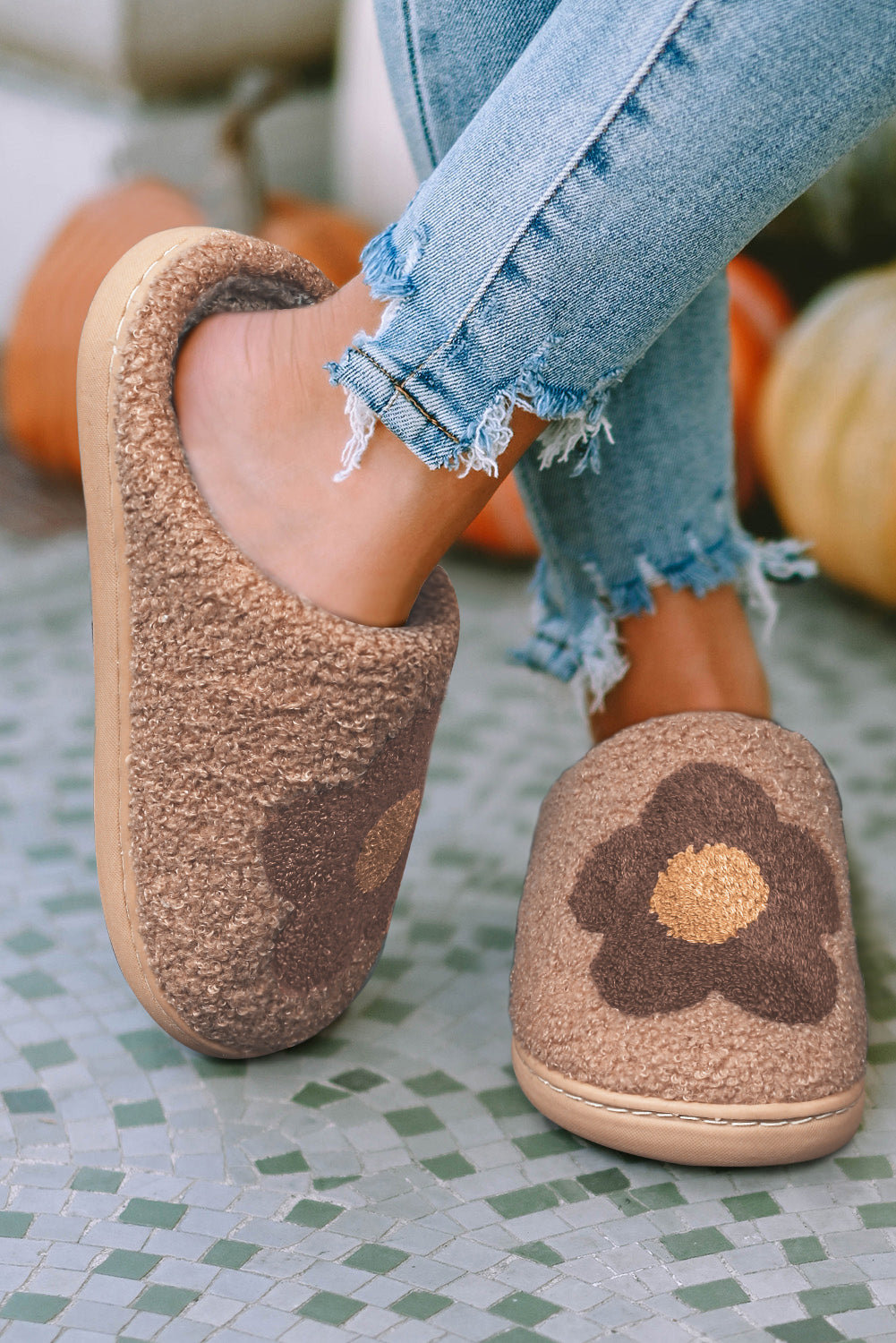 Camel Fuzzy Flower Pattern Home Slippers