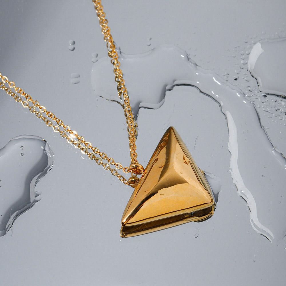 18k gold fashionable simple triangle pendant necklace