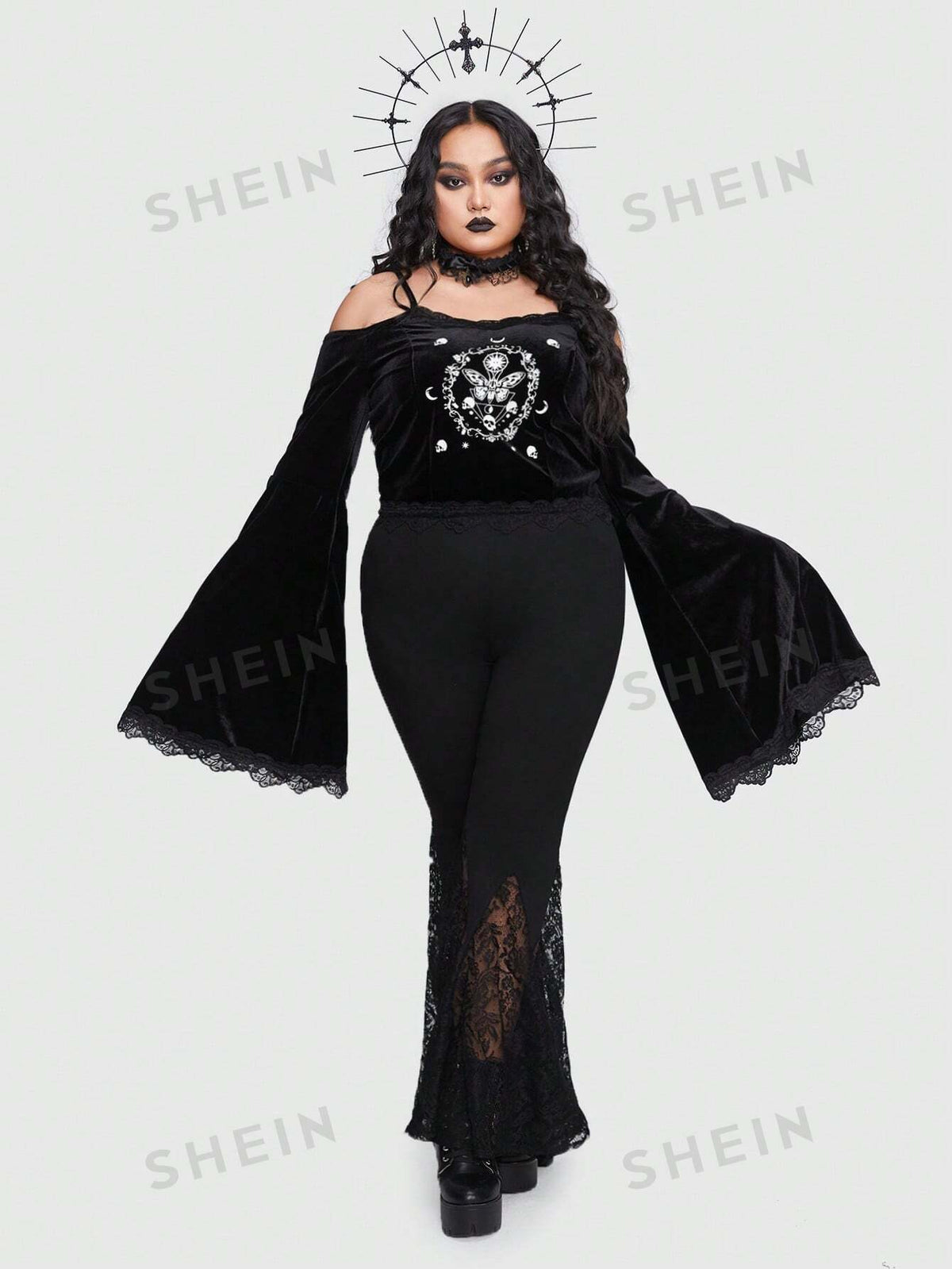 ROMWE Goth Plus 1pc Skull & Butterfly Print Cold Shoulder Lace Trim Trumpet Sleeve Velvet Tee