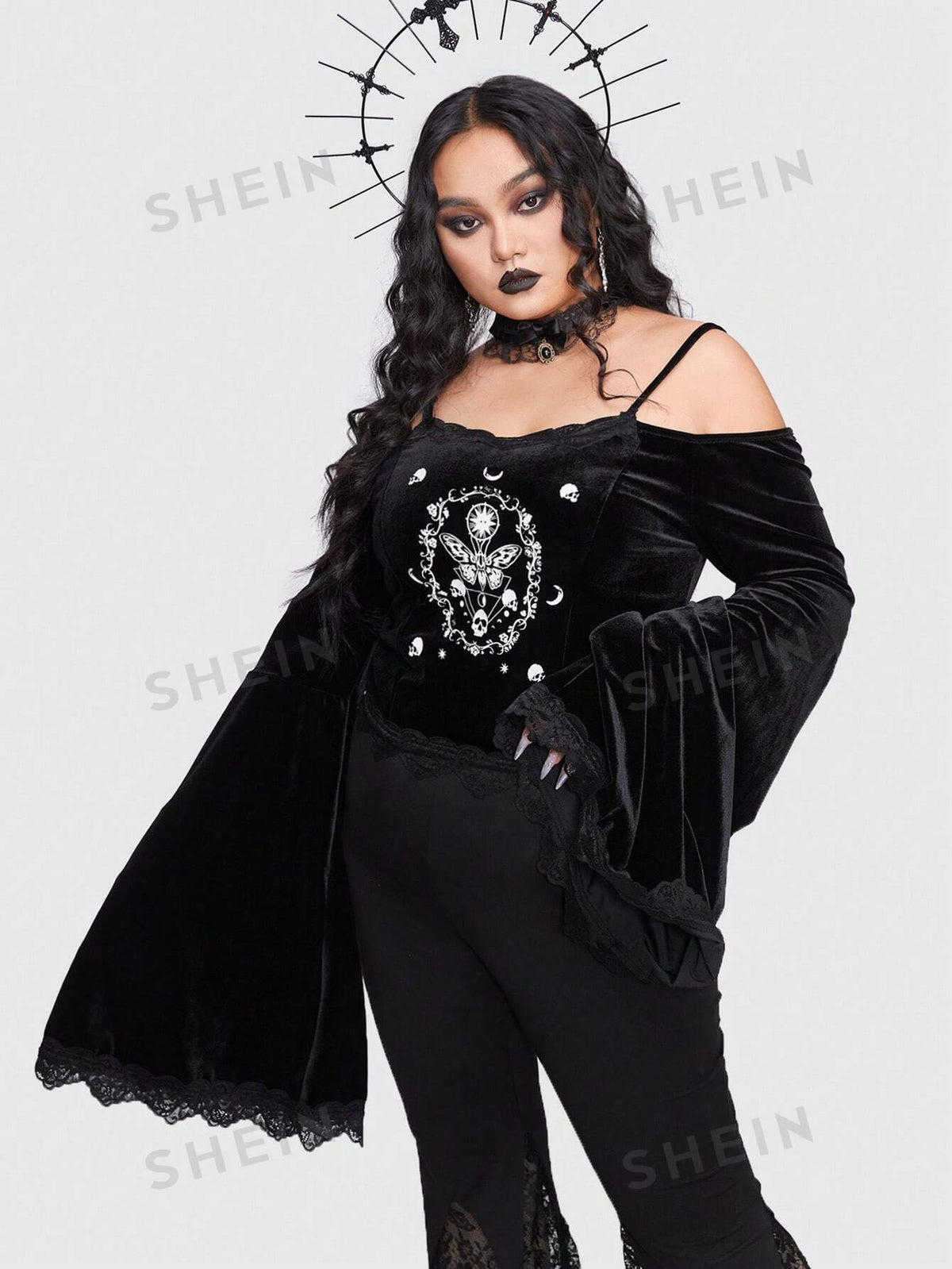 ROMWE Goth Plus 1pc Skull & Butterfly Print Cold Shoulder Lace Trim Trumpet Sleeve Velvet Tee