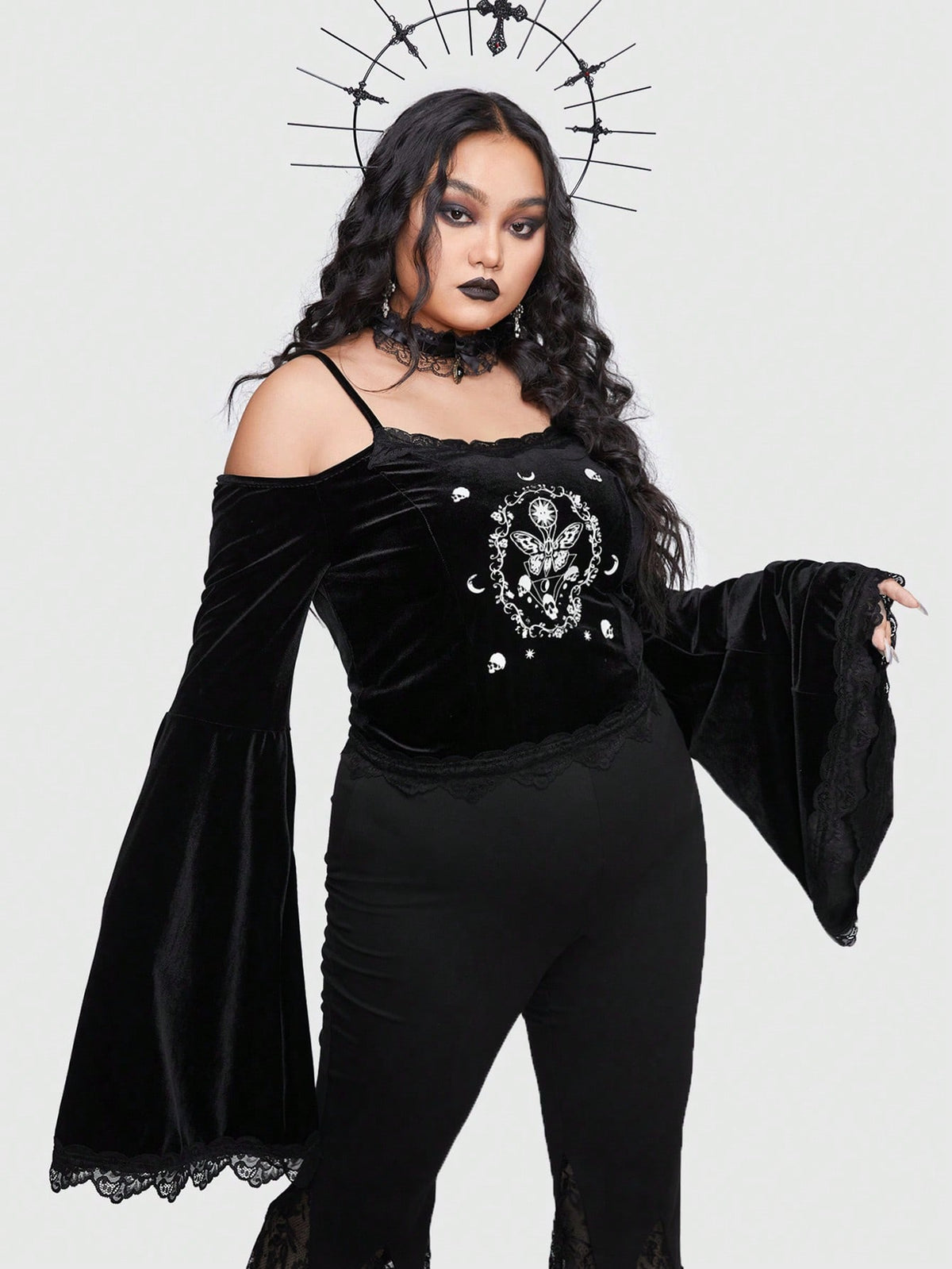 ROMWE Goth Plus 1pc Skull & Butterfly Print Cold Shoulder Lace Trim Trumpet Sleeve Velvet Tee