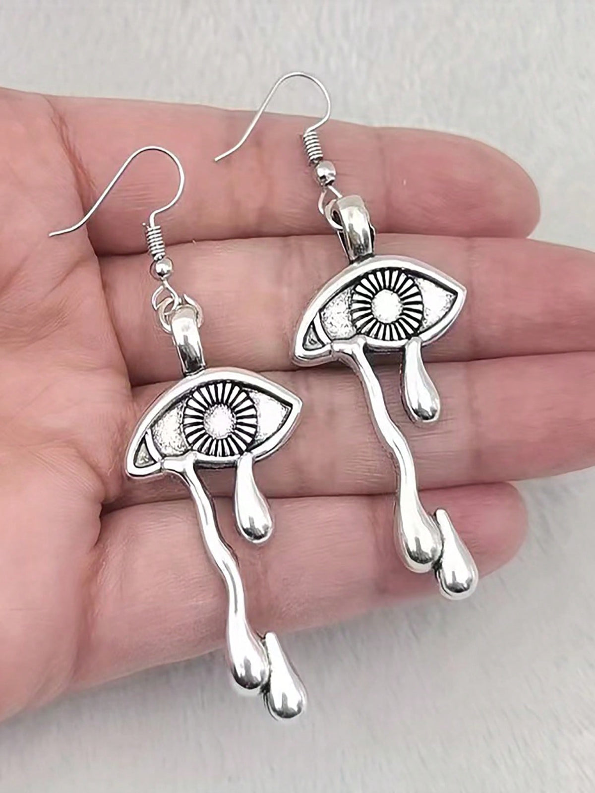 ROMWE Goth Eye Decor Drop Earrings