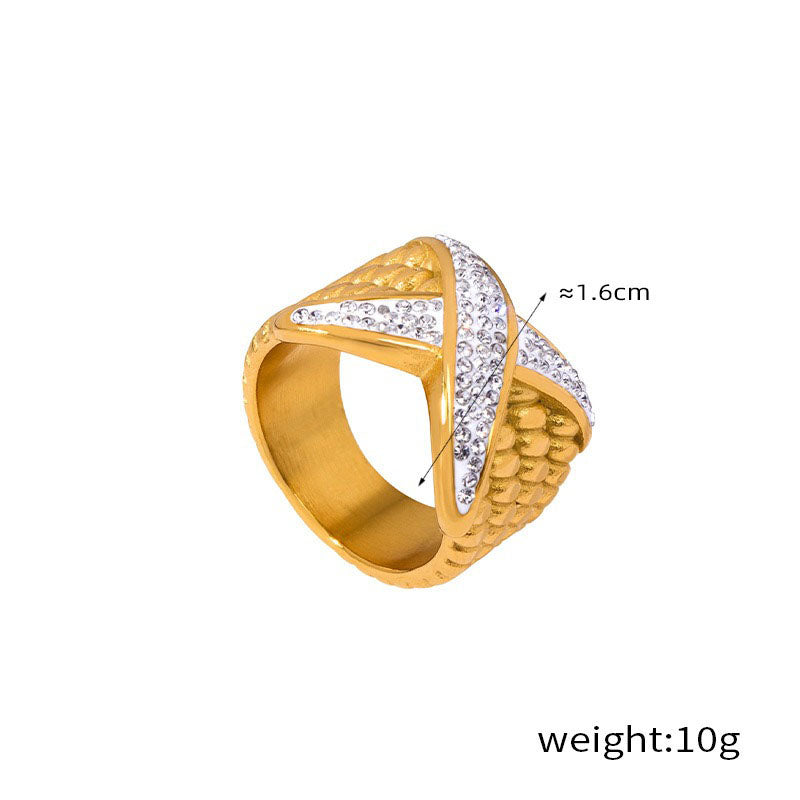 18K gold noble and luxurious geometric diamond-set and textured design versatile ring