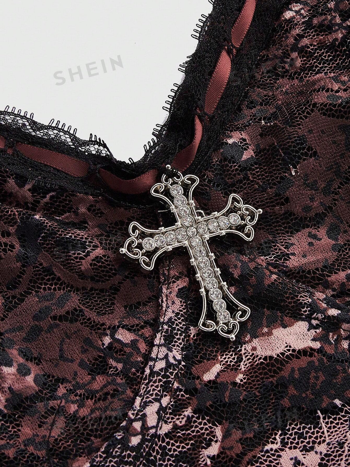 ROMWE Goth Plus Size Cross Pendant Decoration Lace Cami Top