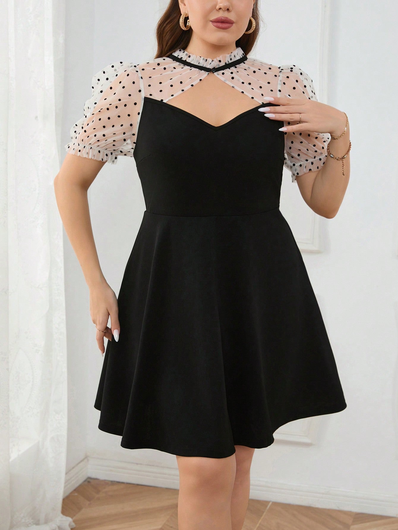 Privé Plus Size Women's Color Block Polka Dot Mesh Spliced Bubble Sleeve Hollow Out Dress, Suitable For Romantic Dates, Dinners, Daily Outings And Street Snap