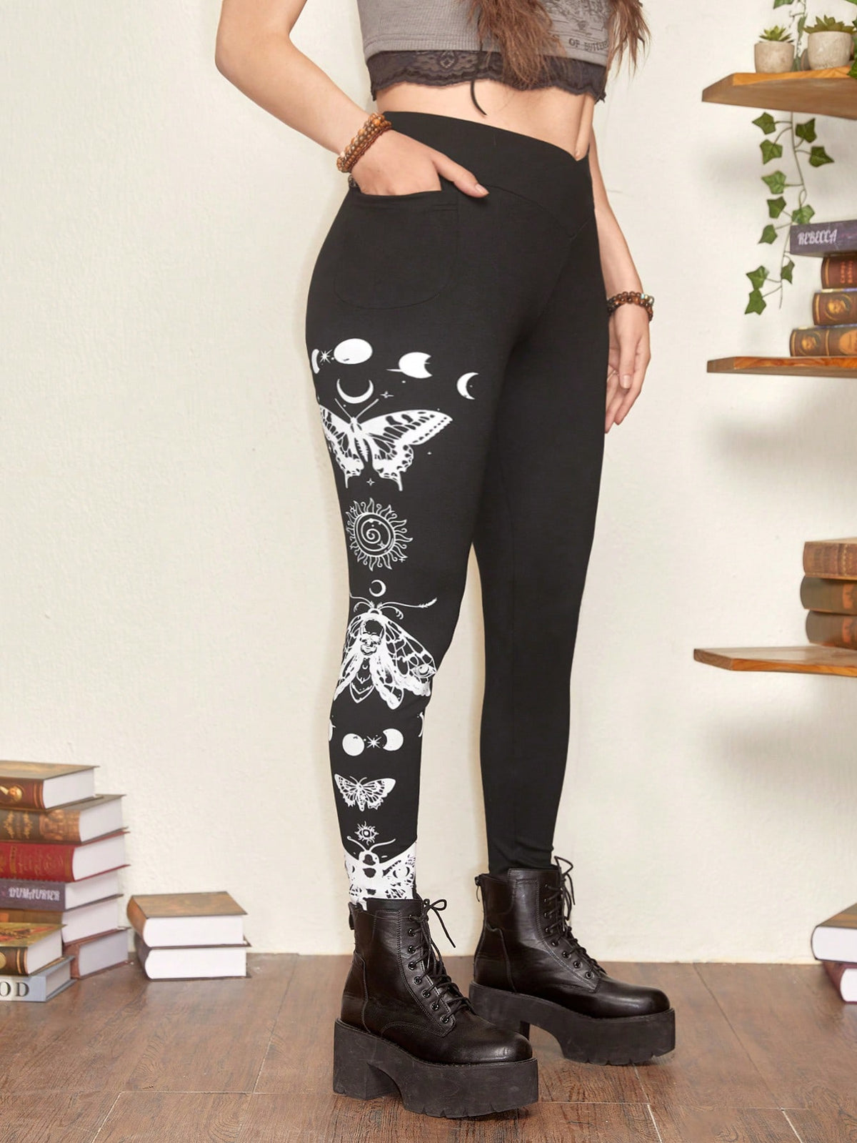 ROMWE Hippie Plus Size Women's Moth Patterned Tights With Sun, Moon, And Stars Printing