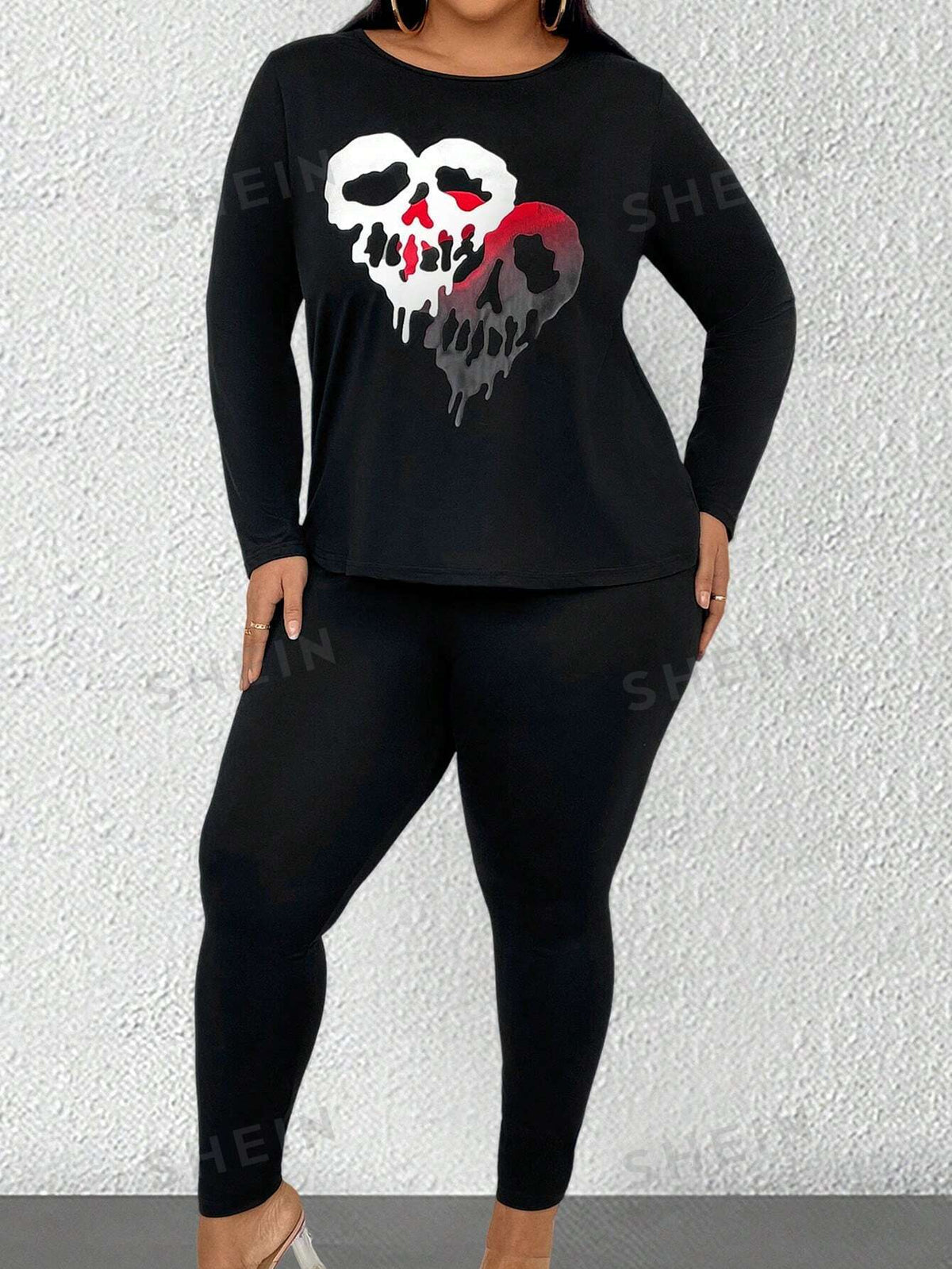 Essnce Plus Skull Print Tee & Leggings