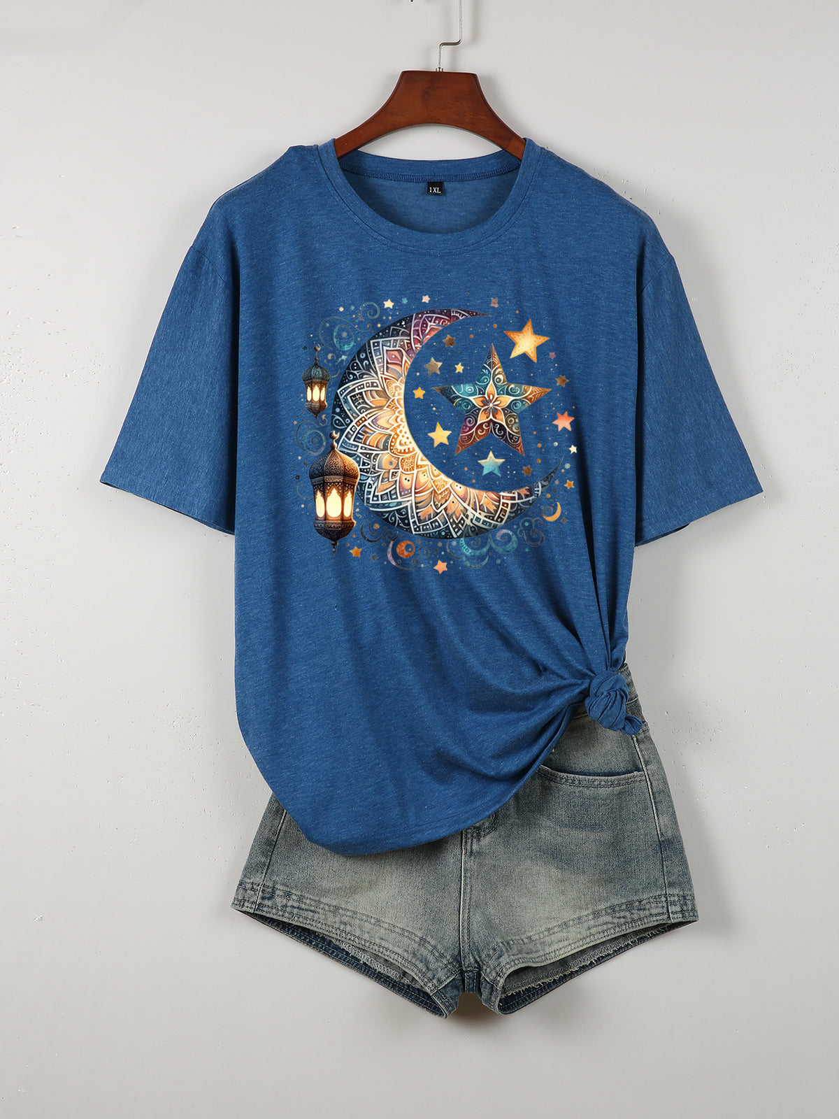 Stylish Moon Print Plus Size T-shirt for Women - Stay Comfortable and On-Trend!