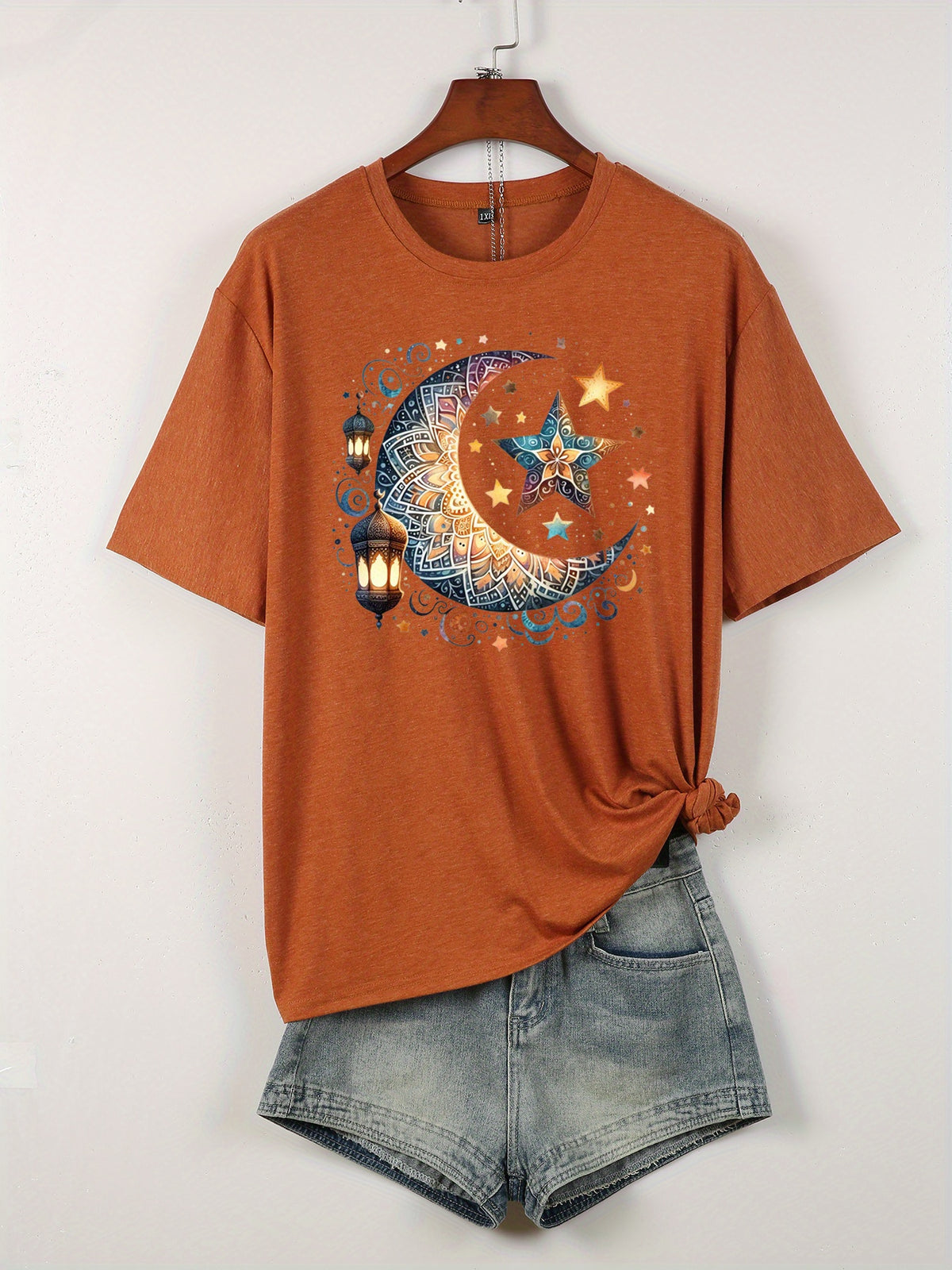 Stylish Moon Print Plus Size T-shirt for Women - Stay Comfortable and On-Trend!