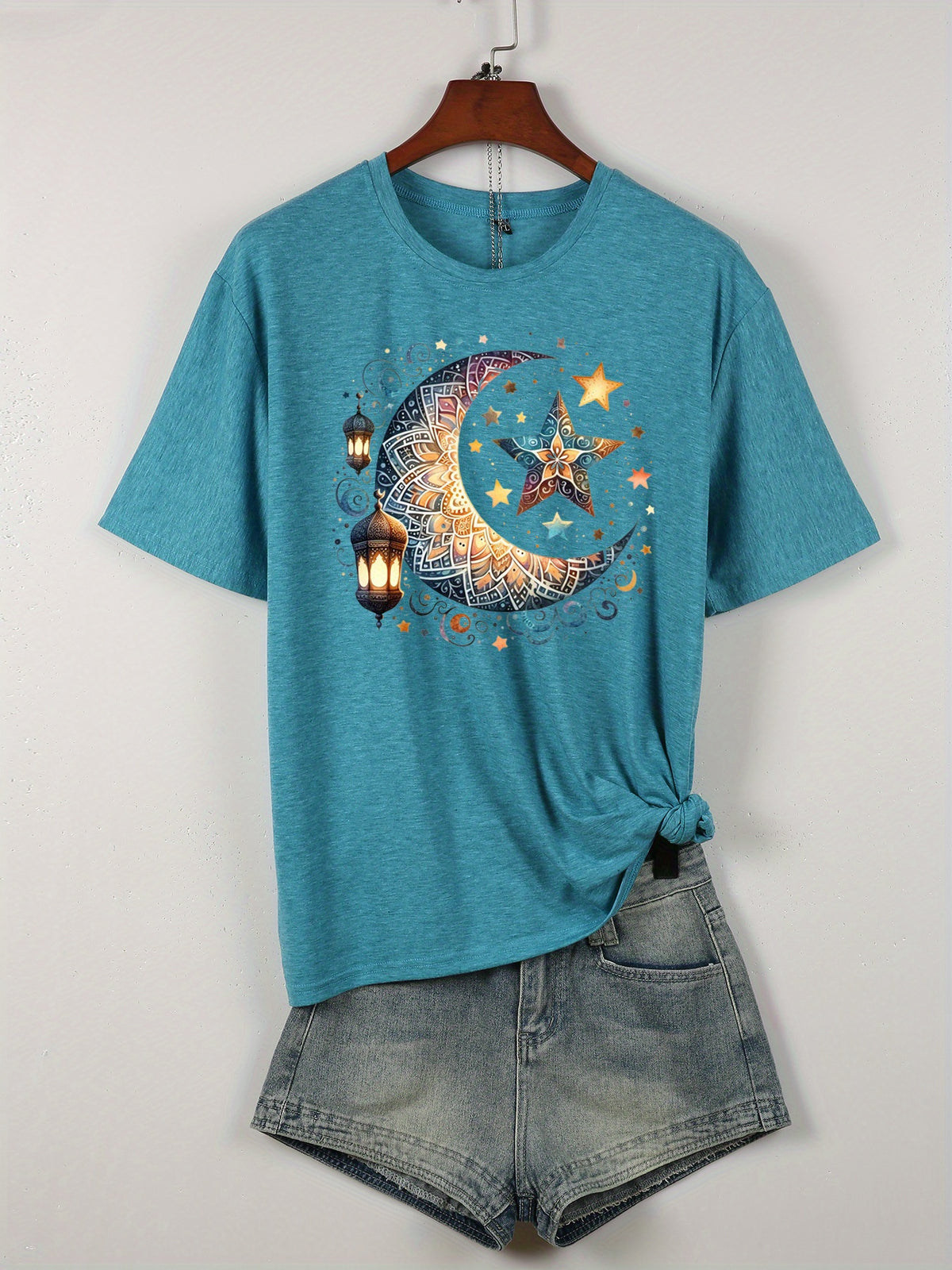 Stylish Moon Print Plus Size T-shirt for Women - Stay Comfortable and On-Trend!