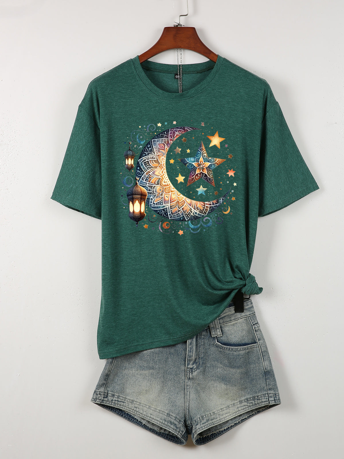 Stylish Moon Print Plus Size T-shirt for Women - Stay Comfortable and On-Trend!