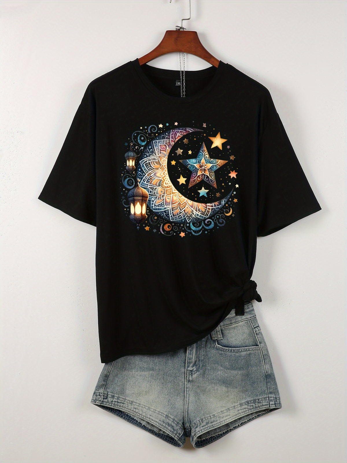 Stylish Moon Print Plus Size T-shirt for Women - Stay Comfortable and On-Trend!