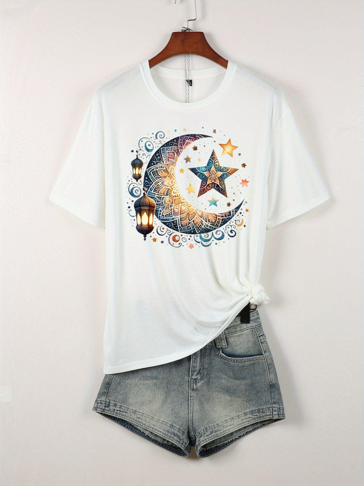 Stylish Moon Print Plus Size T-shirt for Women - Stay Comfortable and On-Trend!