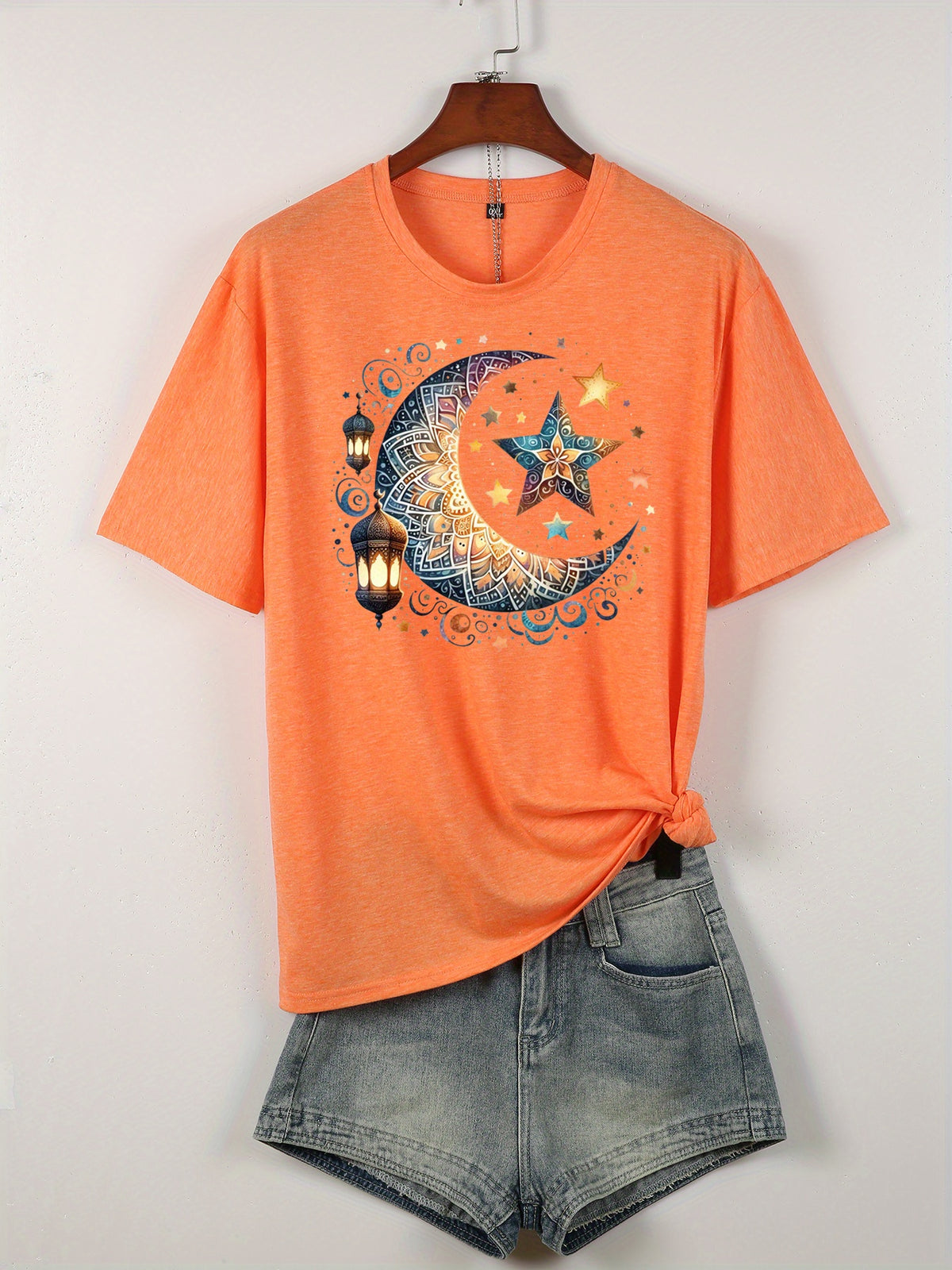 Stylish Moon Print Plus Size T-shirt for Women - Stay Comfortable and On-Trend!