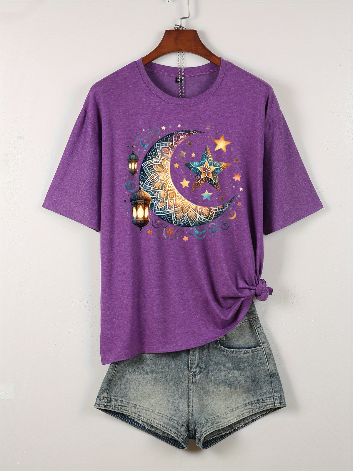 Stylish Moon Print Plus Size T-shirt for Women - Stay Comfortable and On-Trend!