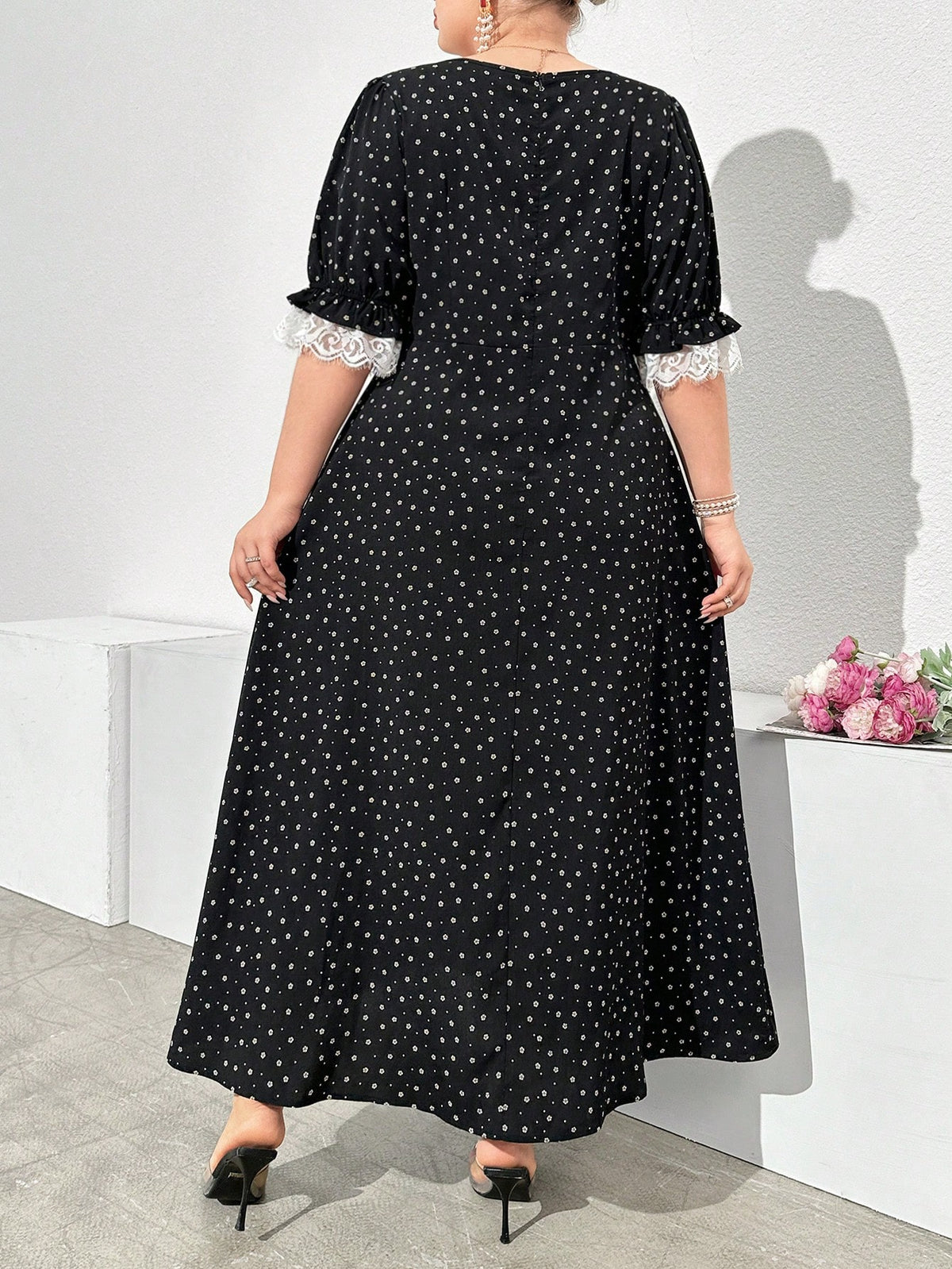 Mulvari Plus Size Random Floral Pattern Dress