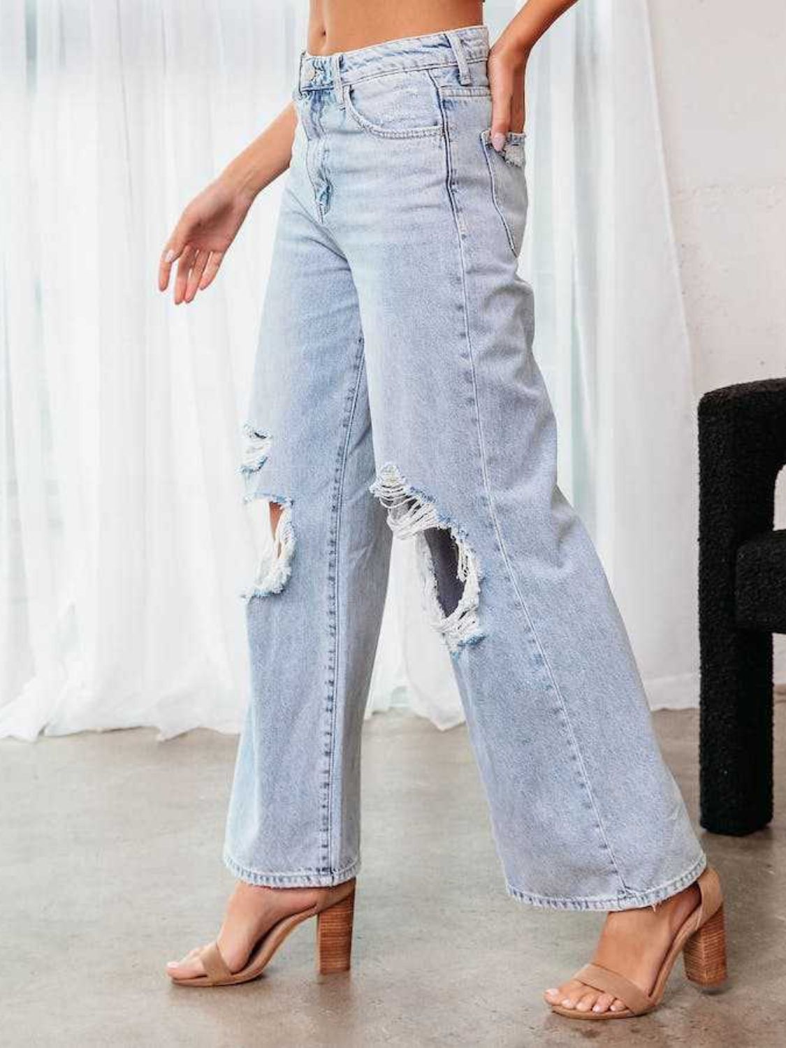 Distressed Light Wash Wide Leg Jeans with Pockets - Women’s Y2K Grunge Jeans