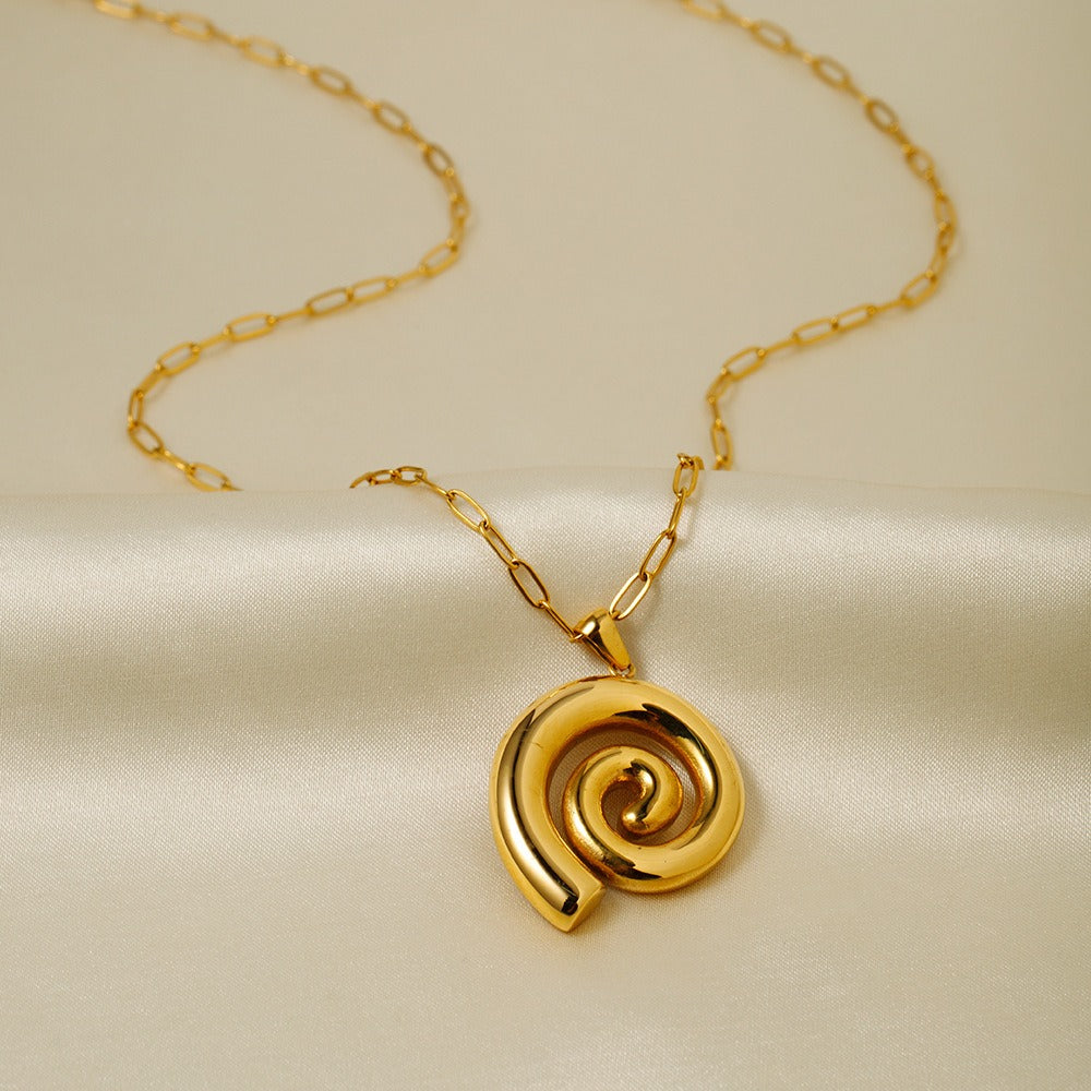 18k gold trendy and fashionable threaded circle design pendant necklace