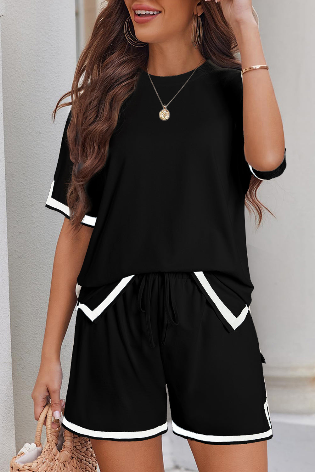 Black Contrast Trim Tee and Shorts Set - Stylish and Comfortable Loungewear Outfit