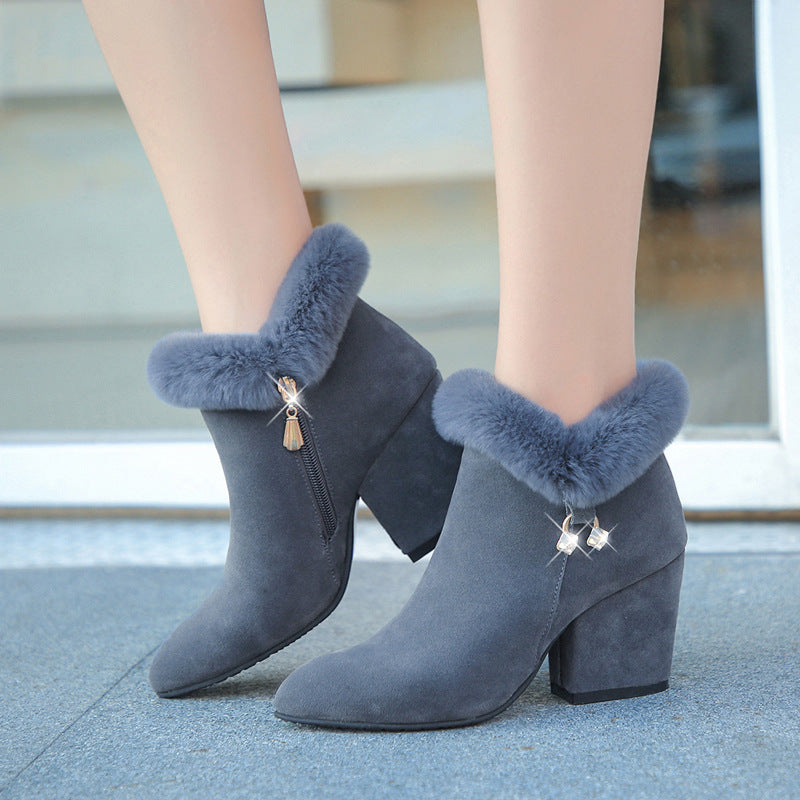 Elegant boots with the fur and rhinestone short boots