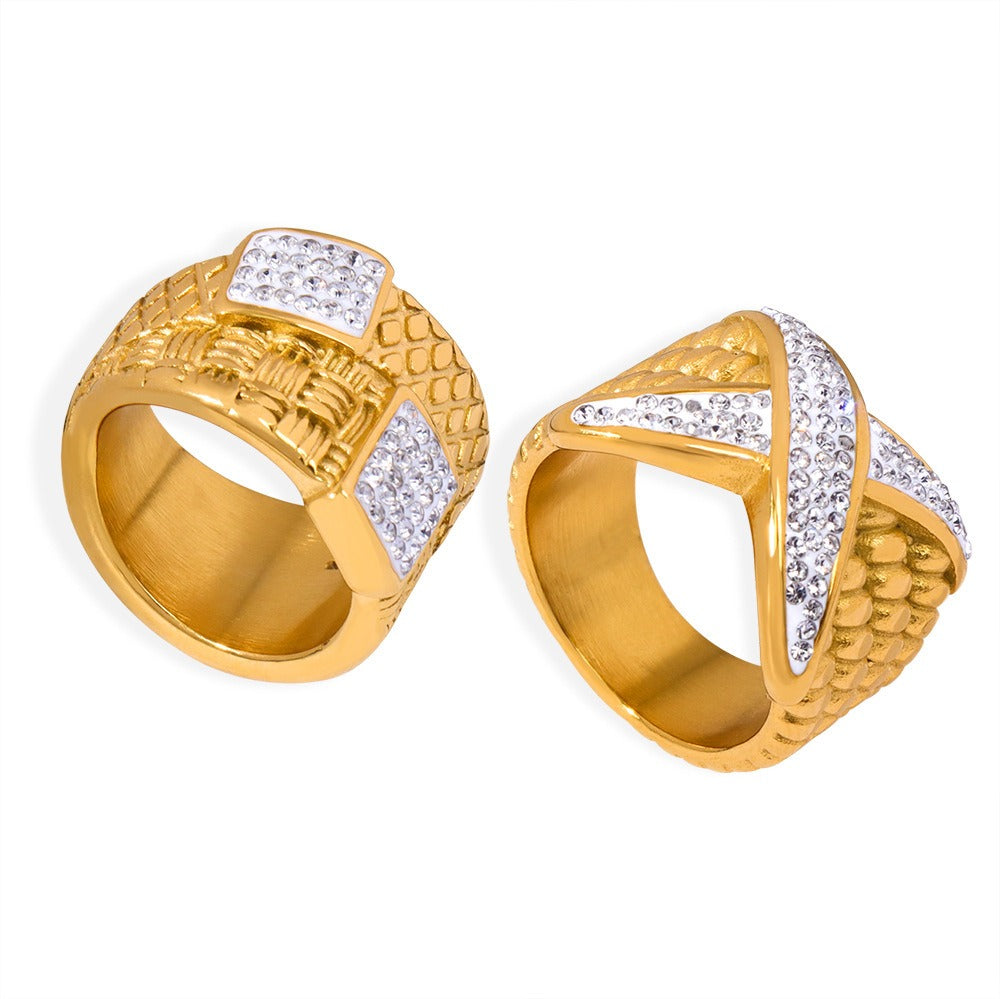 18K gold noble and luxurious geometric diamond-set and textured design versatile ring