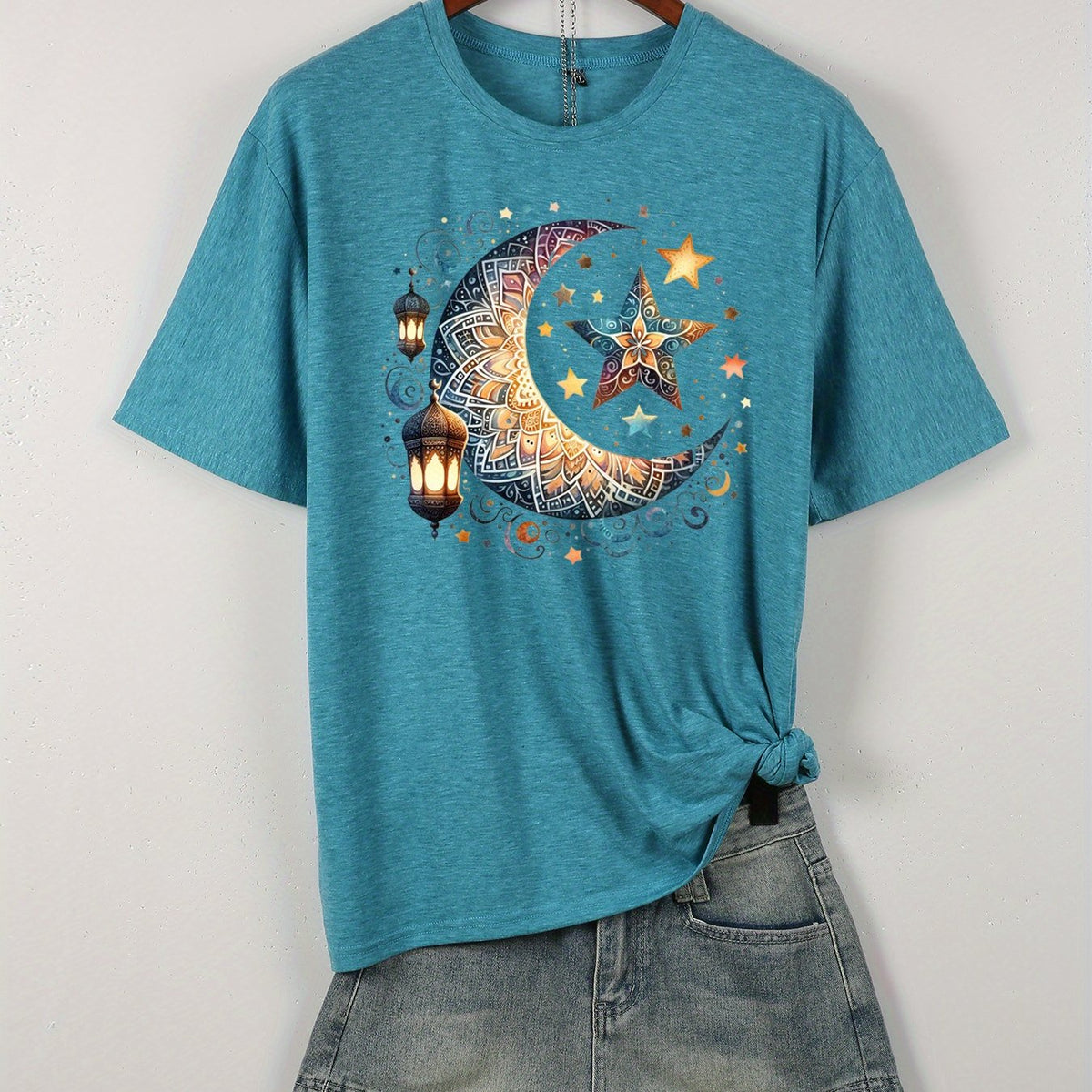 Stylish Moon Print Plus Size T-shirt for Women - Stay Comfortable and On-Trend!