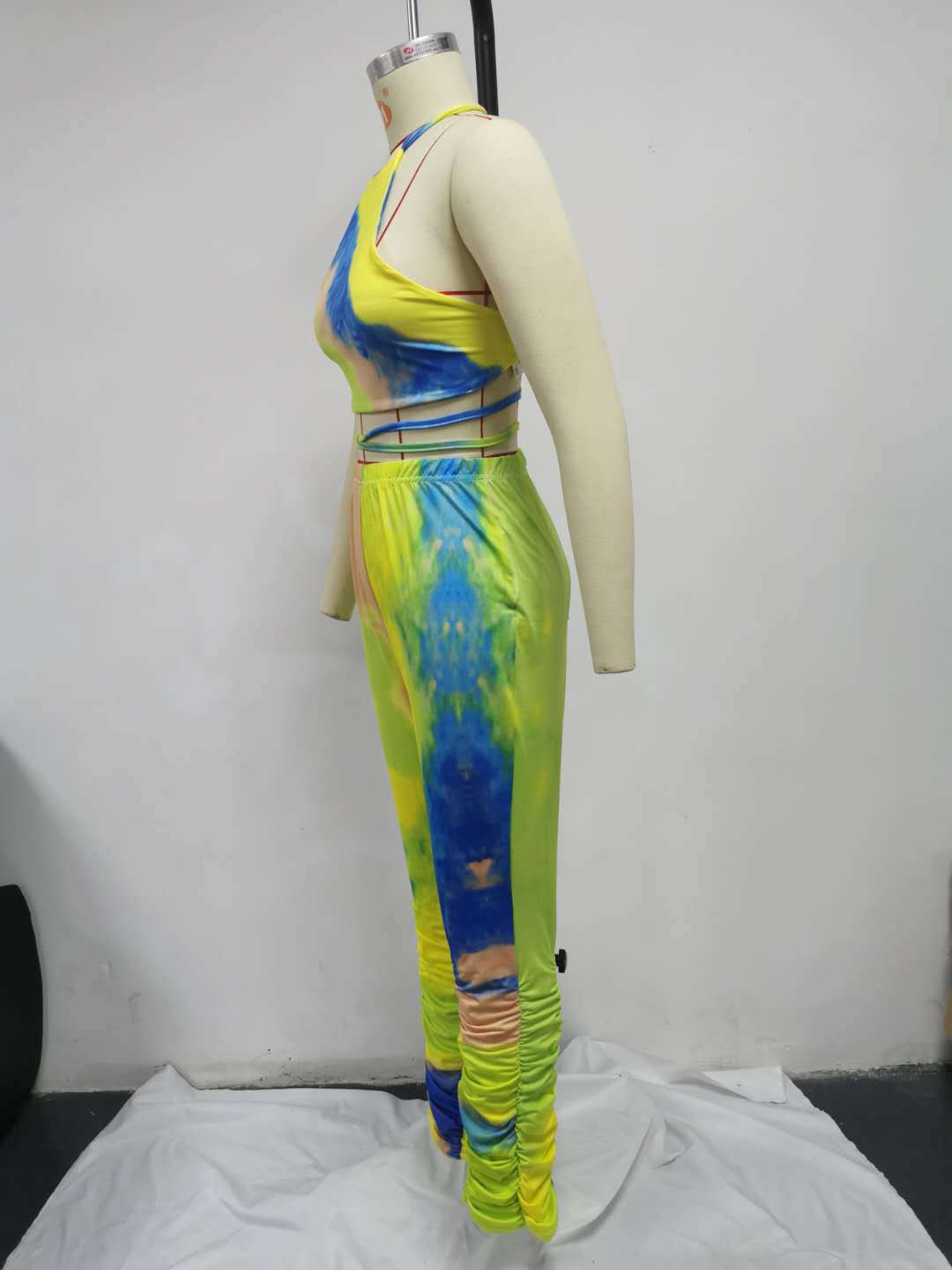 Two-piece Thin Fabric Tie Dye Print Crop Top And Rouched bottom Leggings Two Piece Outfit Set