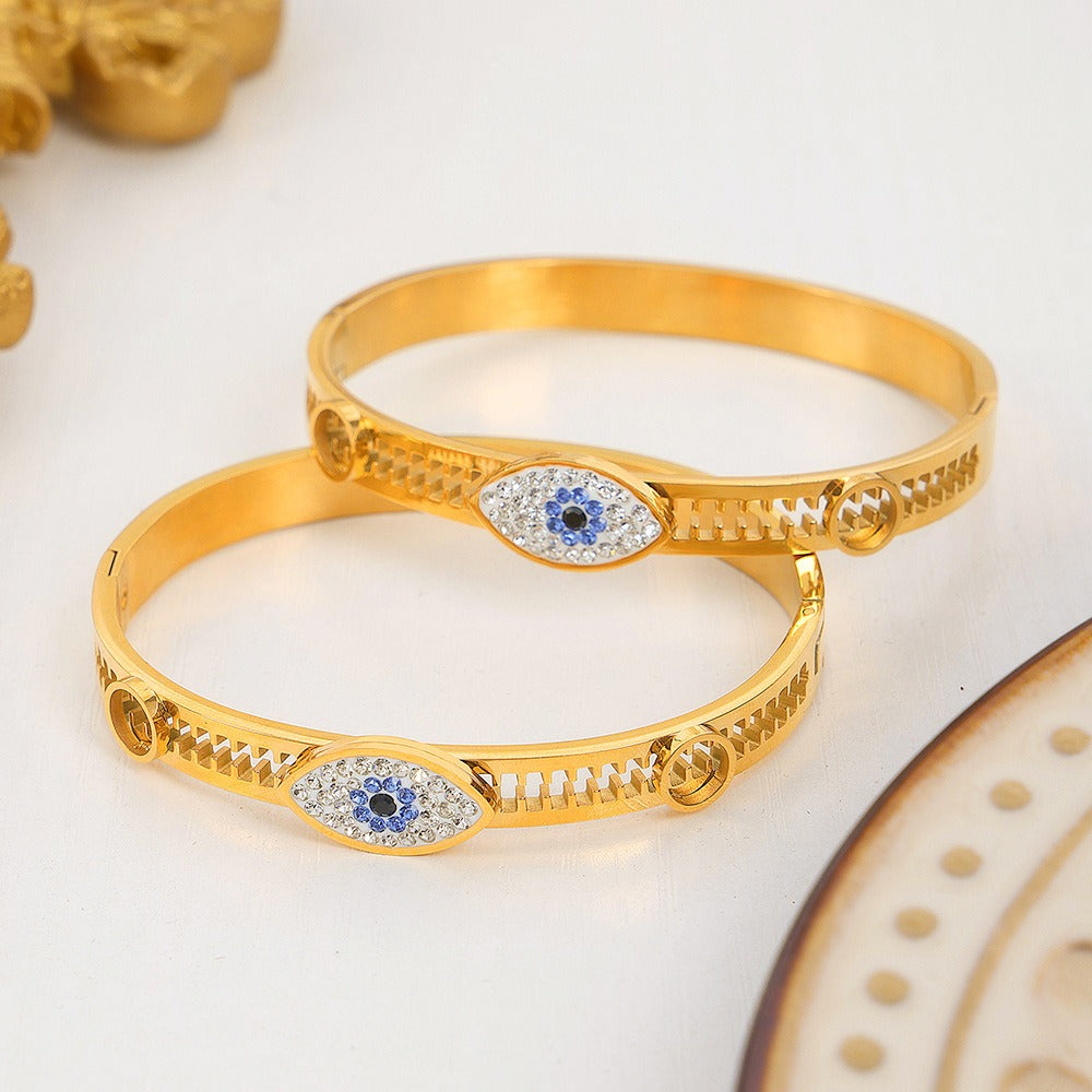 18K gold exaggerated devil’s eye diamond-set bracelet with sawtooth hollow design