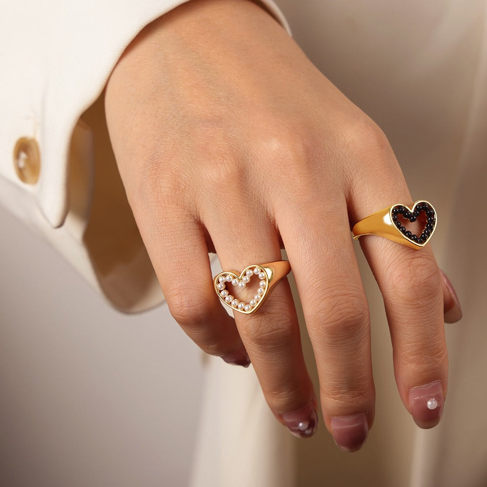 18K gold exquisite and novel hollow love heart inlaid pearl design ring