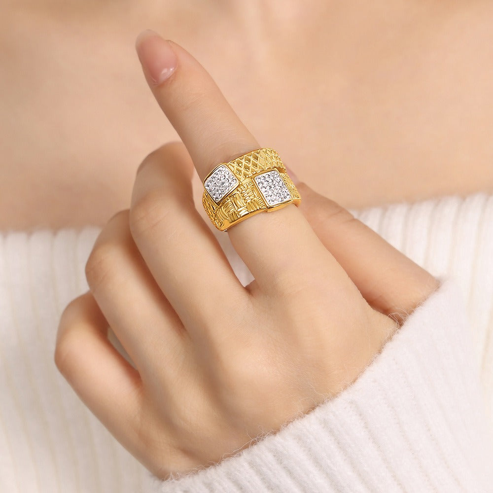 18K gold noble and luxurious geometric diamond-set and textured design versatile ring