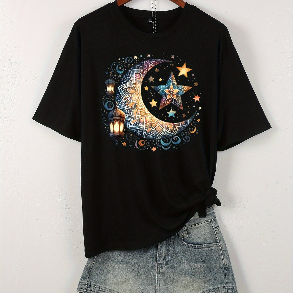 Stylish Moon Print Plus Size T-shirt for Women - Stay Comfortable and On-Trend!