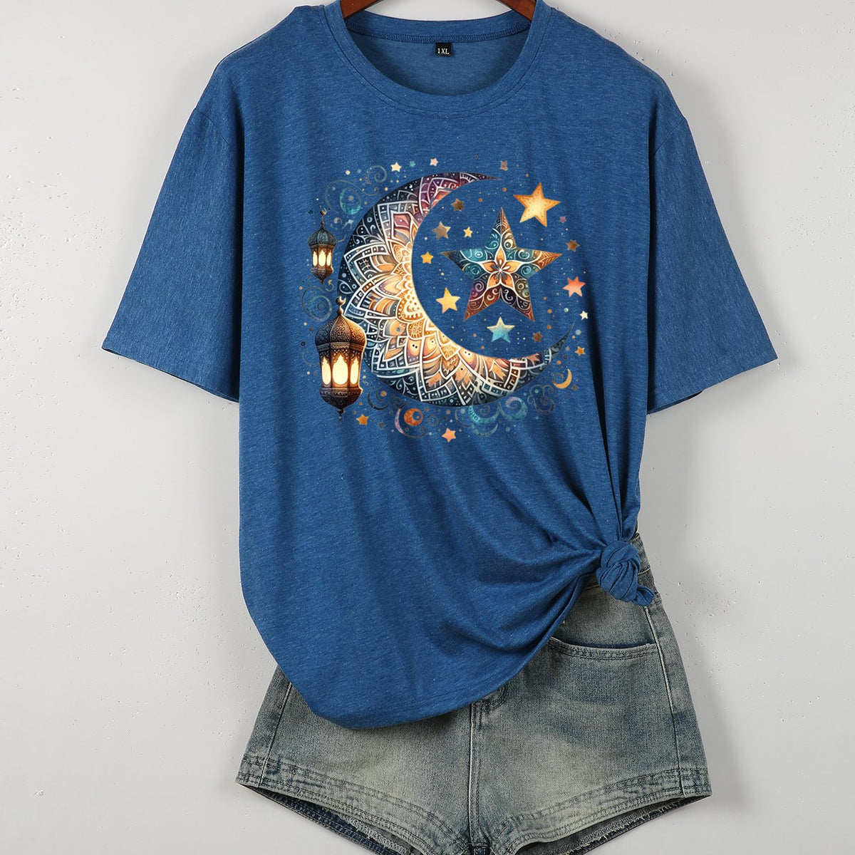 Stylish Moon Print Plus Size T-shirt for Women - Stay Comfortable and On-Trend!