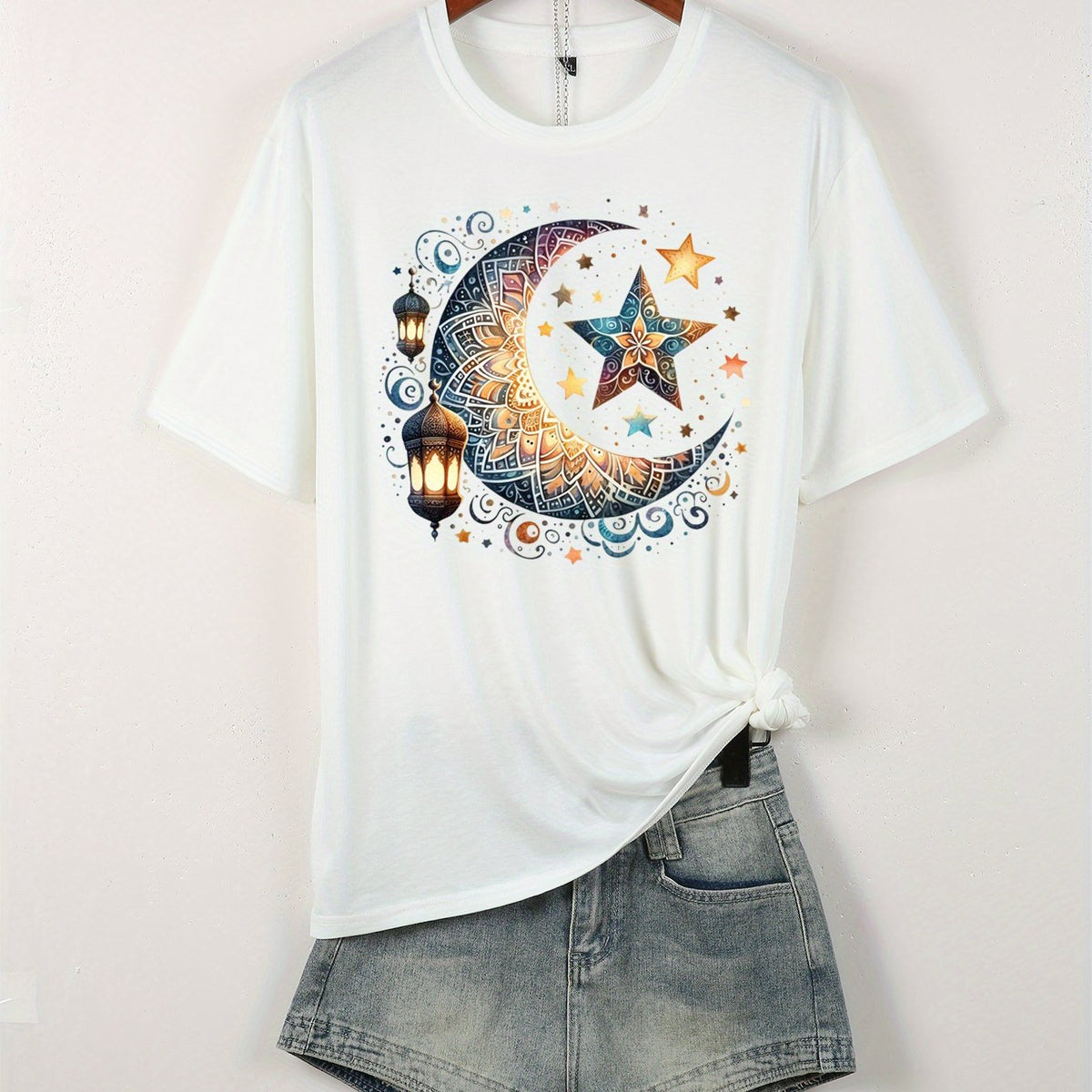 Stylish Moon Print Plus Size T-shirt for Women - Stay Comfortable and On-Trend!