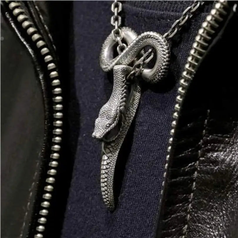 Ancient Greek Mythology Medusa Snake Pendant Necklace - High-Quality Fashion Jewelry for Men and Women, Mythological Amulet Gift