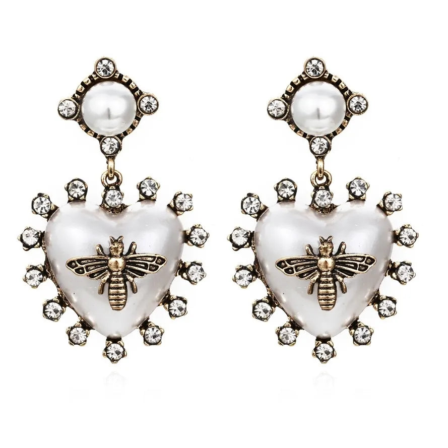 Retro Baroque Heart-shaped Pearl Bee Earrings – New Exaggerated Style