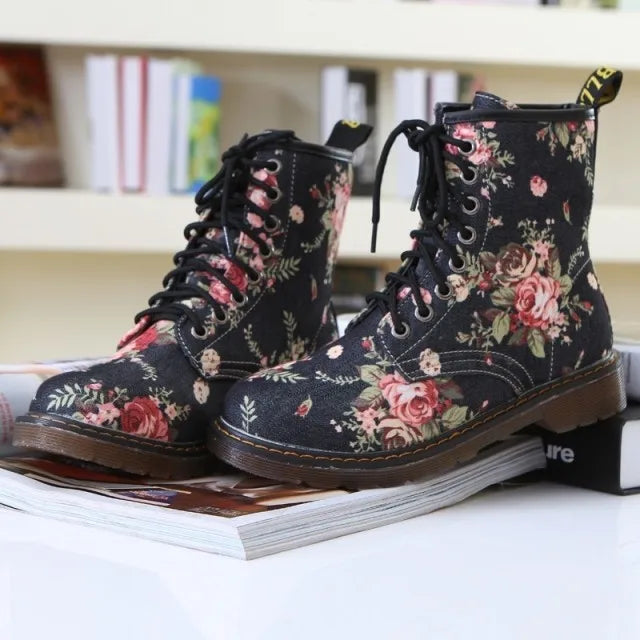 SLYXSH Plus Size Fashion Flower Ankle Boots - Women's Lace-Up Motorcycle Flat Shoes for Autumn