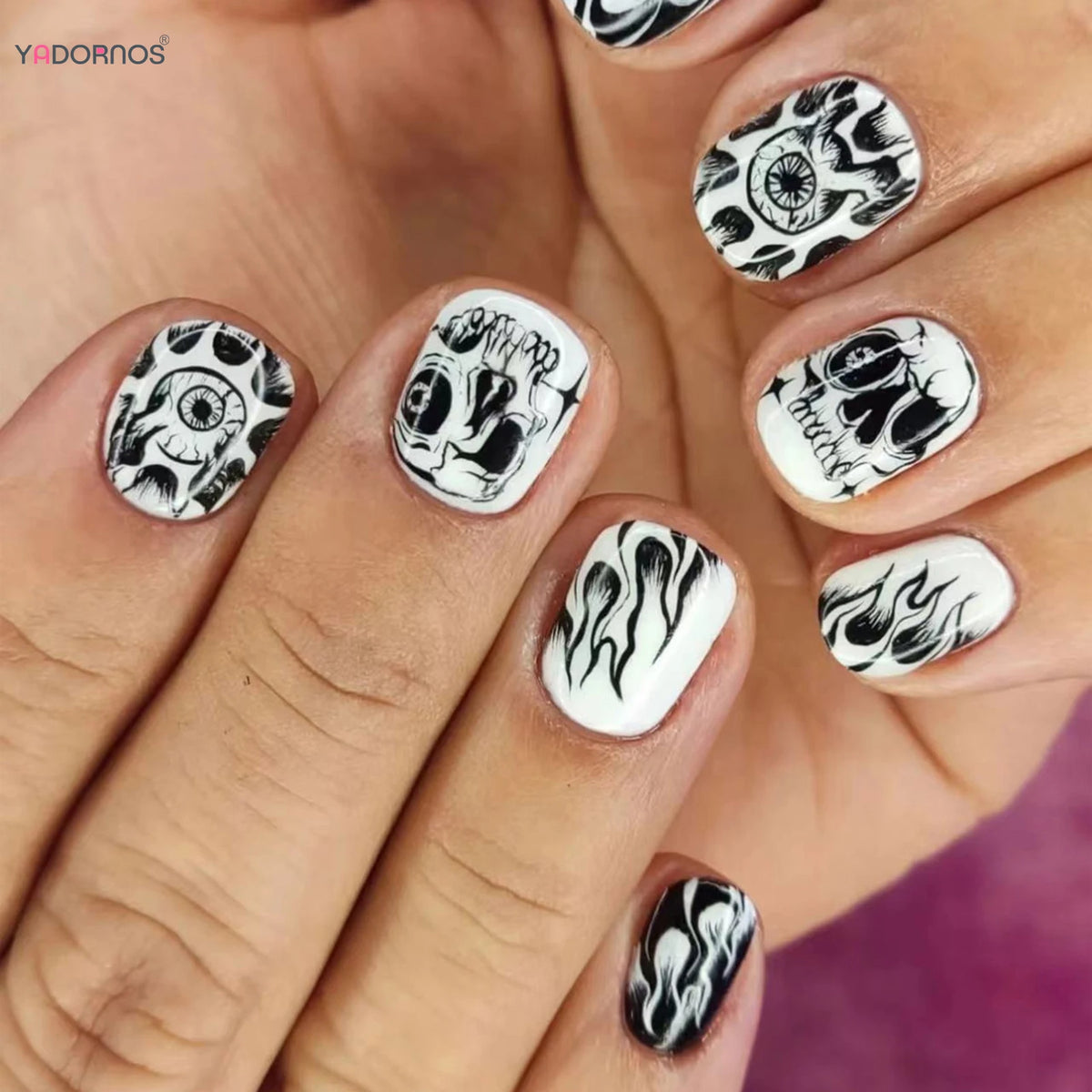 24pcs Halloween Black & White Press-On Nails – Hand-Painted Fire Skull Design, Short Round False Nail Tips