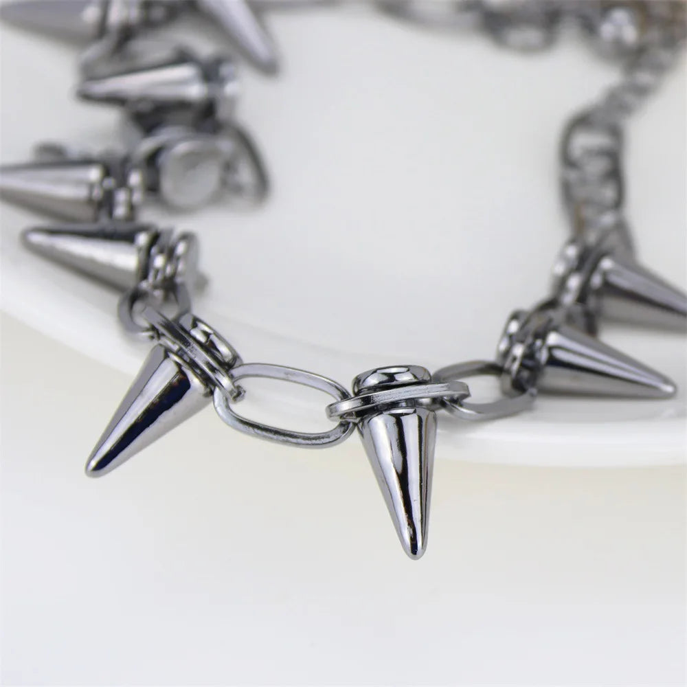 Fashion Punk Spike Chokers Necklaces: Goth Rivet Collar Choker with Metal Spike Link Chain, a Unisex Statement Piece for Rock Night Club Jewelry.