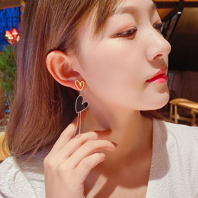 2024 New Fashion Temperament Earrings Network Red Fashion Asymmetrical Love Earrings For Women