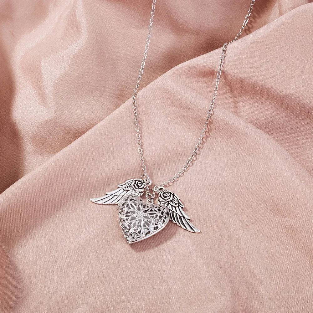 Angel Heart Wing Pendant Luminous Halloween Necklace - Glow In The Dark Fluorescent Glowing Heart Pendant Necklace for Men and Women