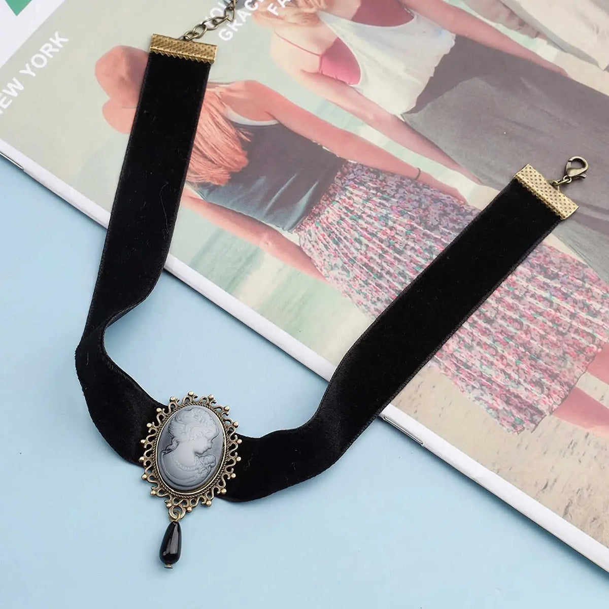 Gothic Retro Black Victorian Cameo Choker - Pearl Bead Velvet Pendant Necklace for Women and Girls