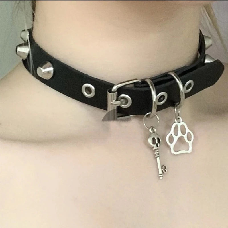 Grunge Cat Claw Choker Necklace – Punk Skull Key Pendant with Charms for Women, Gothic Fashion Accessory