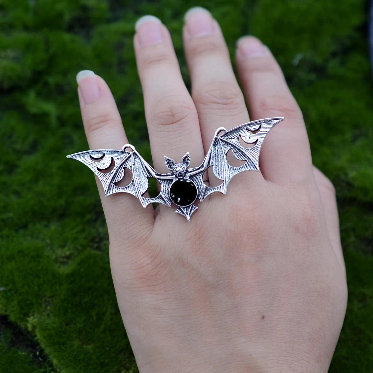 1pc Moon Phase Bat Ring – Gothic Metal Decorative Ring for Women and Men