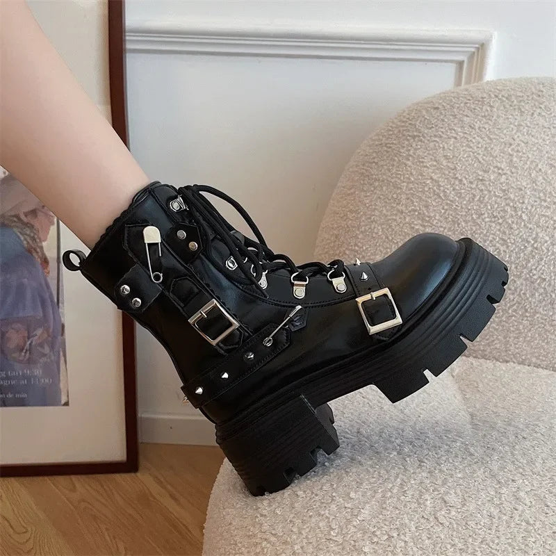 Fashion New Women's Biker Boots Patent Leather Breathable Zipper Lolita Platform Boots 2024 Winter New Retro Gothics Boots