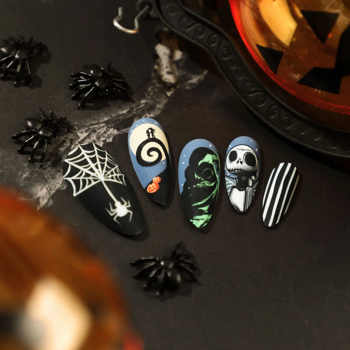 24Pcs Matte Halloween Press on Nails Medium Almond Fake Nails Black Skull Pumpkin Nail Decorations Acrylic Full Cover Glue on Na