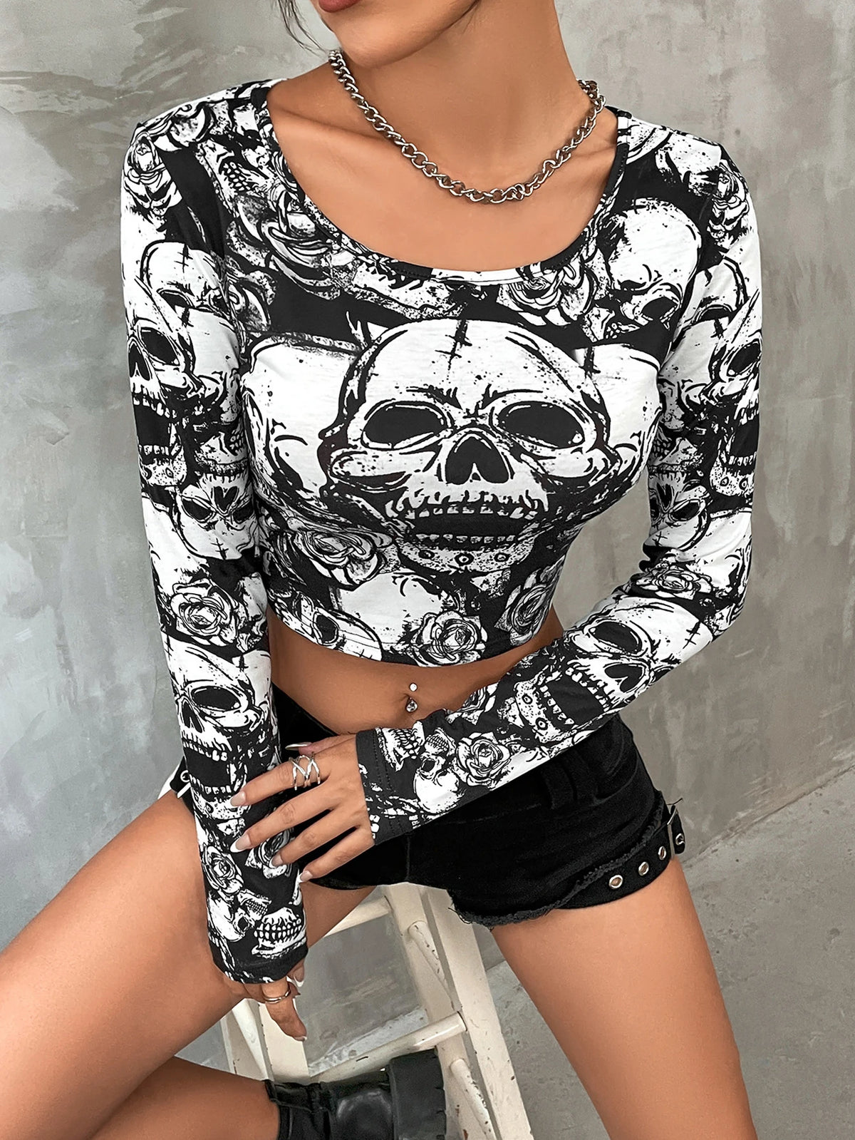 Goth Dark Aesthetic Skull Print Crop Top – Women’s Punk Streetwear Long Sleeve Alt T-Shirt