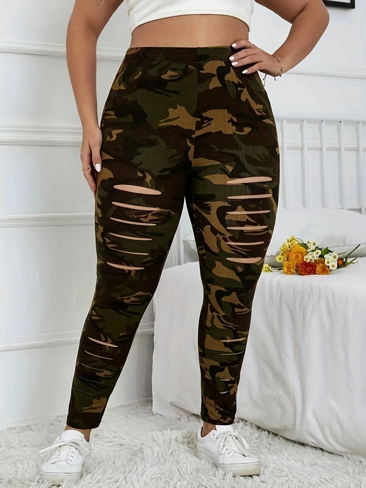 New Plus-Size Camouflage Print Ripped Leggings for Women - Army Green Front Ripped Pants