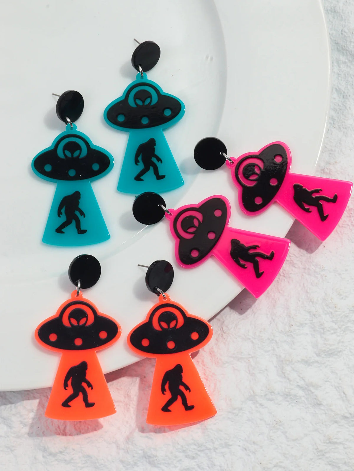 Funny Acrylic Alien UFO Spaceship Drop Earrings for Women Girls Creative Flying Saucer Pendant Earrings Party Jewelry Gifts