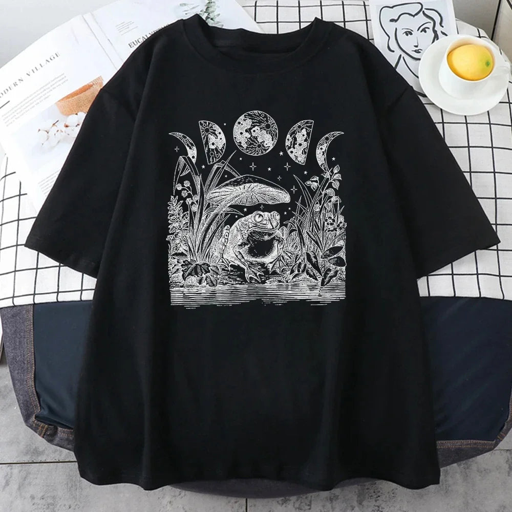 Cute Cottagecore Aesthetic Frog Mushroom Moon T-Shirt - Witchy Vintage Casual Oversize Cotton Tee for Men