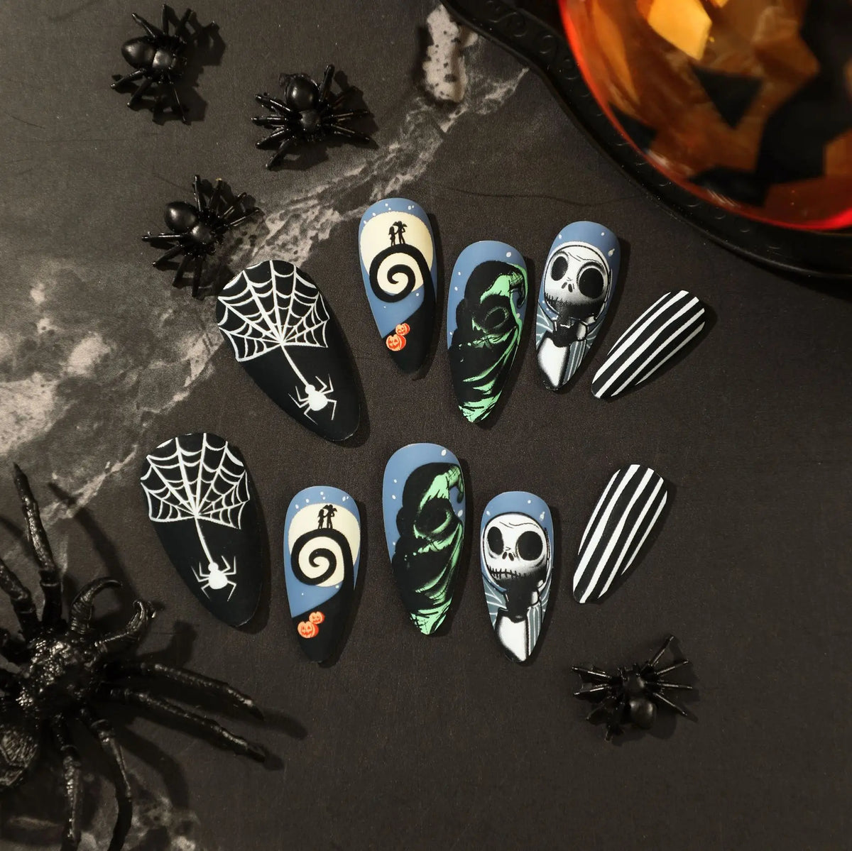 24Pcs Matte Halloween Press on Nails Medium Almond Fake Nails Black Skull Pumpkin Nail Decorations Acrylic Full Cover Glue on Na